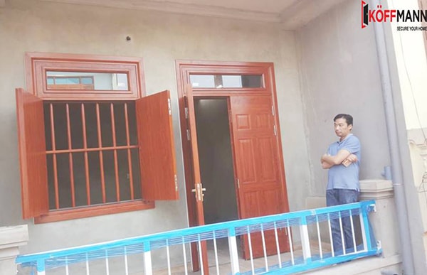 Cửa sắt giả gỗ 2 cánh – lựa chọn hoàn hảo cho cửa chính ngôi nhà
